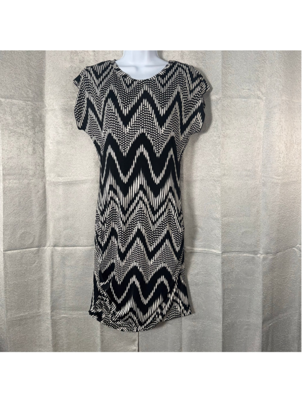 MISA Los Angeles Women's Midi Sheath Dress Size L Black White Chevron Print